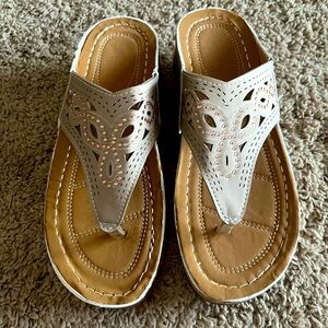 NWOT Slip on comfortable sandals